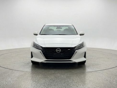 Used 2025 Nissan Altima 2.5 SV image 2