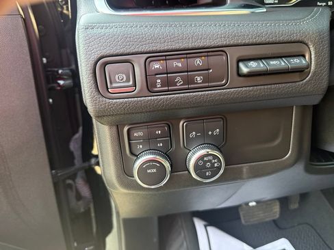 Used 2024 GMC Yukon Denali AWD/4WD image 12