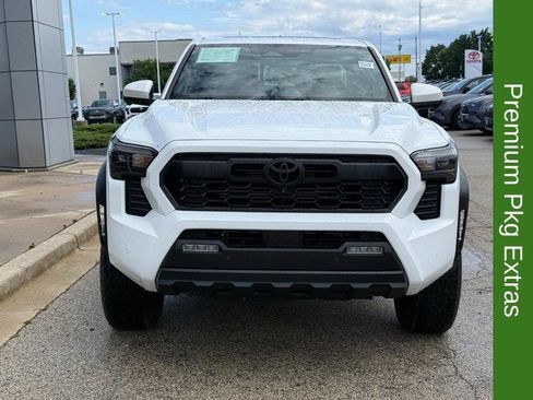 Used 2024 Toyota Tacoma TRD Off-Road w/ TRD Off Road Premium Package AWD/4WD image 8