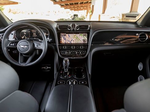 Certified 2022 Bentley Bentayga AWD/4WD image 4