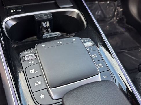Used 2021 Mercedes-Benz GLB 250 4MATIC image 33