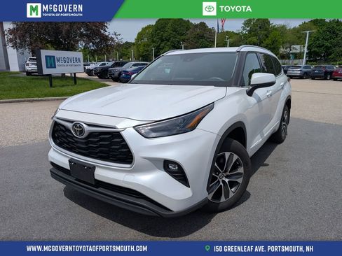 Used 2022 Toyota Highlander XLE AWD/4WD image 1