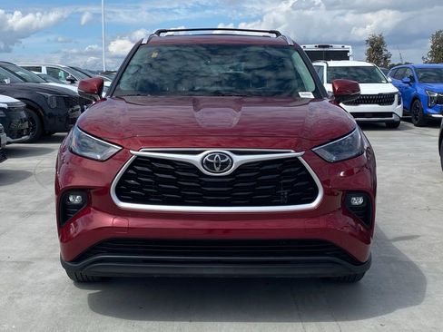 Used 2022 Toyota Highlander XLE AWD/4WD image 10