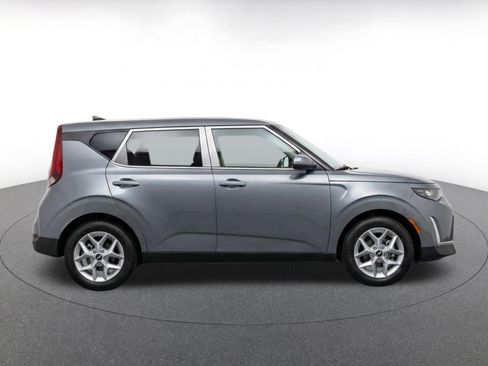 Used 2025 Kia Soul LX w/ LX Technology Package FWD image 10