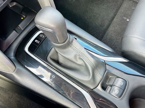 Used 2024 Toyota Corolla Cross XLE w/ Convenience Package FWD image 17