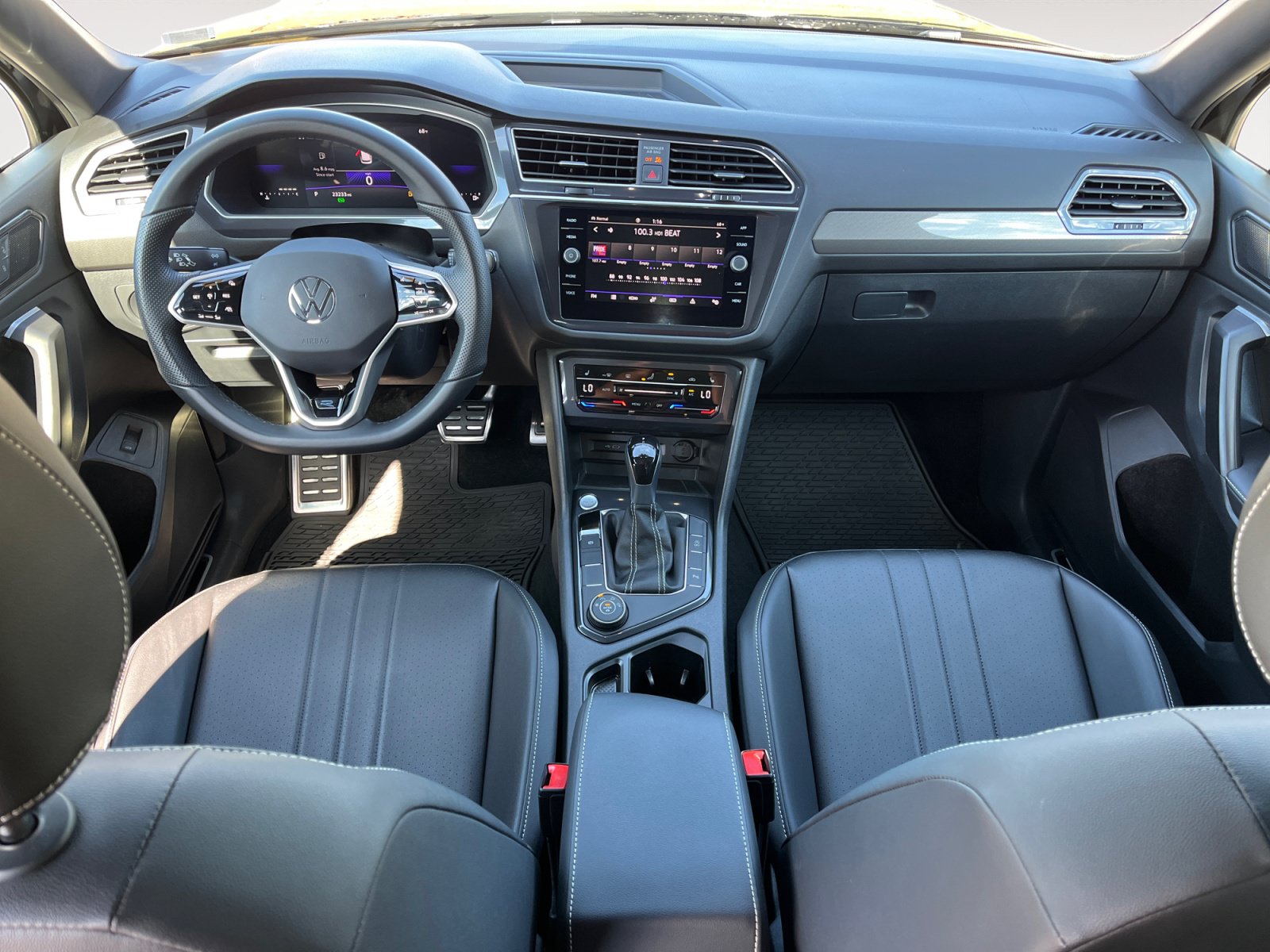 Certified 2024 Volkswagen Tiguan SE R-Line w/ MDO Package, Two-Row AWD/4WD image 10
