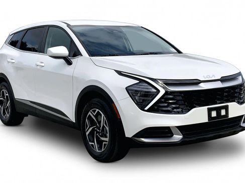 Used 2025 Kia Sportage LX FWD image 3