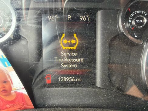 Used 2021 RAM 1500 Big Horn AWD/4WD image 7