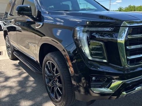 Used 2025 GMC Yukon Elevation AWD/4WD image 12