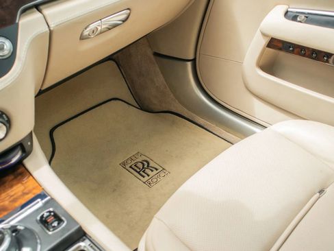 Used 2019 Rolls-Royce Wraith RWD image 39
