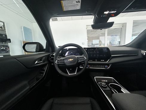 Used 2026 Chevrolet Equinox LT w/ Convenience Package II FWD image 3