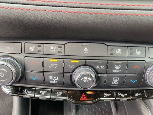 Used 2025 Dodge Durango GT AWD/4WD image 14