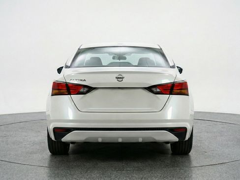 Used 2025 Nissan Altima 2.5 SV FWD image 7