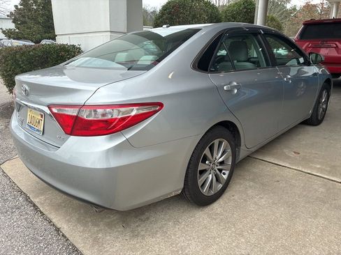 Used 2017 Toyota Camry XLE image 3