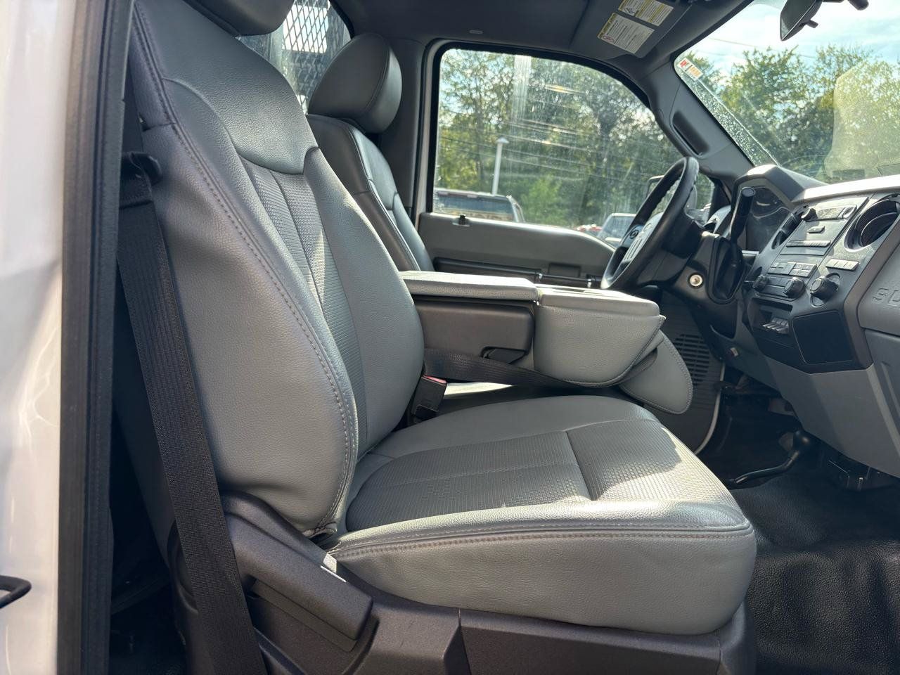Used 2015 Ford F550 4x4 Regular Cab Super Duty image 38