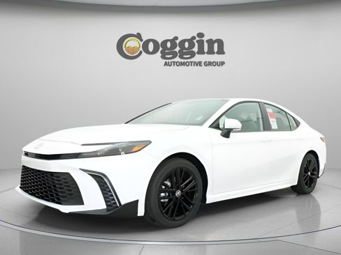 New 2026 Toyota Camry SE FWD image 1