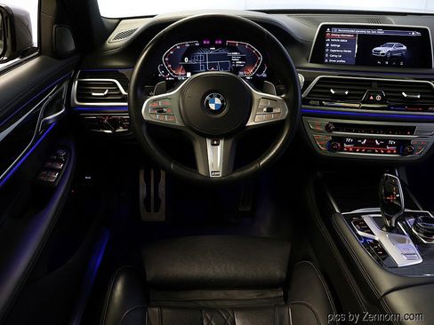 Certified 2022 BMW 750i xDrive w/ Executive Package image 15