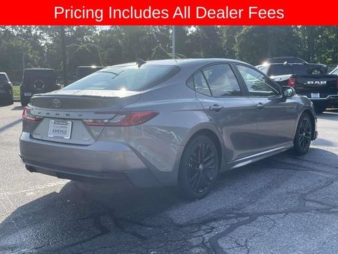 Used 2025 Toyota Camry SE FWD image 5