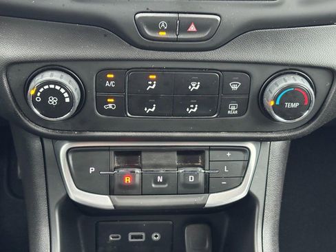 Used 2023 GMC Terrain SLE image 22