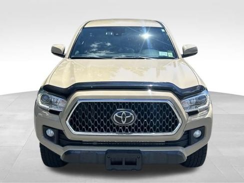Used 2018 Toyota Tacoma TRD Off-Road w/ Technology Package AWD/4WD image 9
