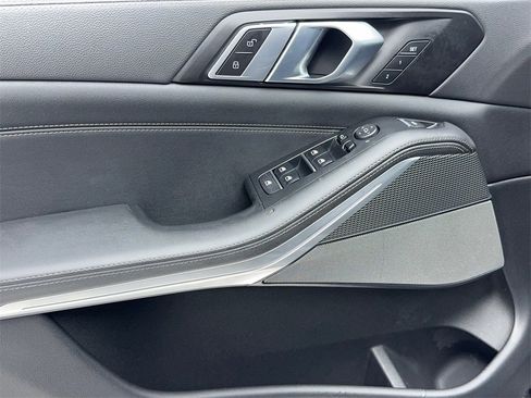 Used 2023 BMW X5 xDrive40i w/ M Sport Package image 40