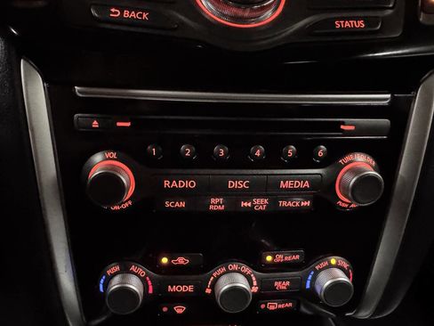 Used 2020 Nissan Pathfinder S image 28