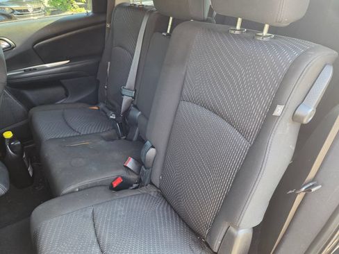 Used 2018 Dodge Journey SE w/ Connectivity Group FWD image 16