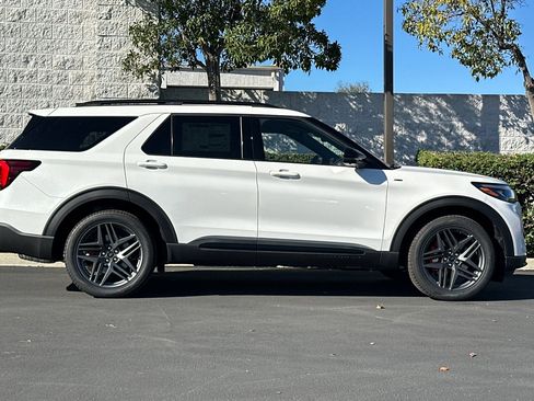 New 2026 Ford Explorer ST-Line w/ ST-Line Street Pack image 3