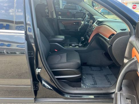 Used 2015 Chevrolet Traverse LT w/ Style and Technology Package image 25