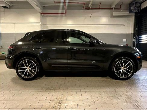 Certified 2025 Porsche Macan AWD/4WD image 6