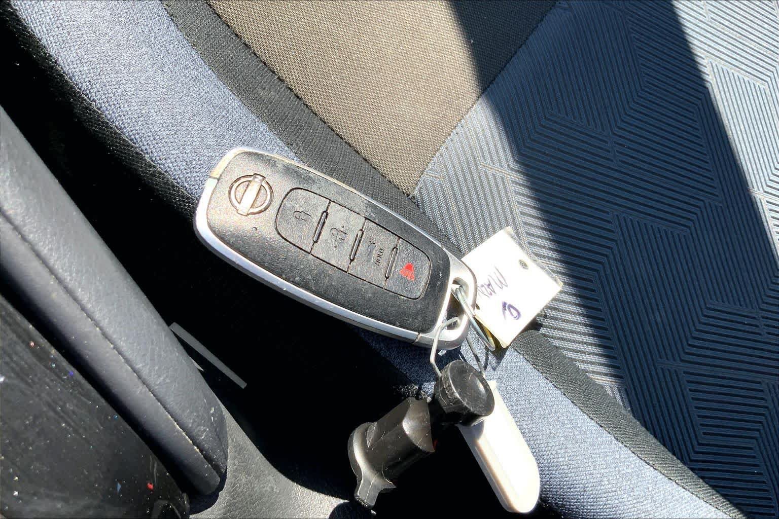 Used 2025 Nissan Versa SV FWD image 15