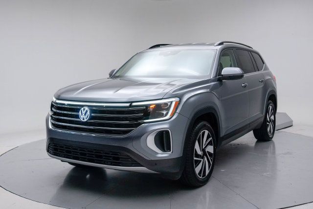 Used 2024 Volkswagen Atlas SE AWD/4WD image 3