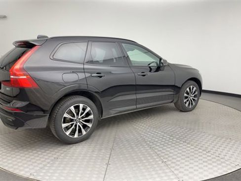 Certified 2025 Volvo XC60 B5 Plus image 2