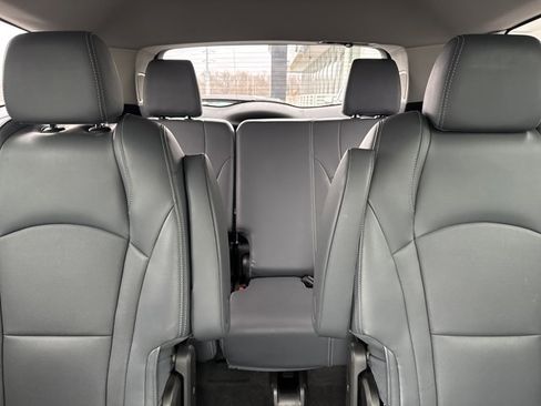 Used 2020 Buick Enclave Essence w/ LPO, Luxury Package image 21