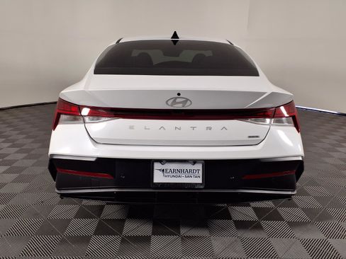Certified 2024 Hyundai Elantra Limited image 5