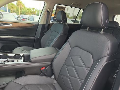 Used 2025 Volkswagen Atlas SE FWD image 18