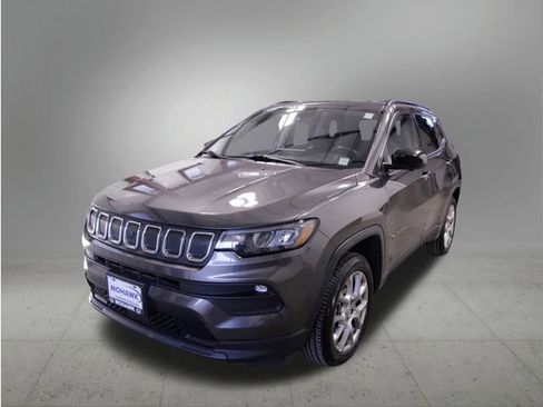 Used 2022 Jeep Compass Latitude image 1