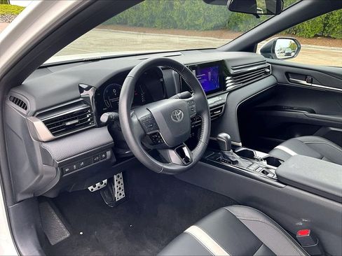 Used 2025 Toyota Camry SE FWD image 8