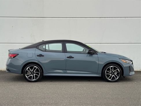 Used 2025 Nissan Sentra SR w/ SR Premium Package image 8