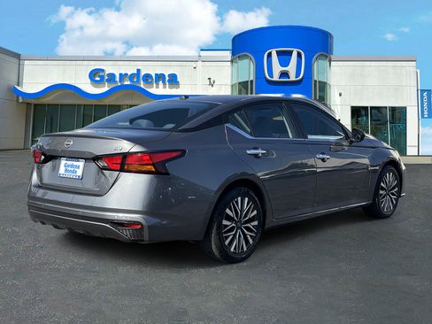 Used 2024 Nissan Altima 2.5 SV FWD image 6
