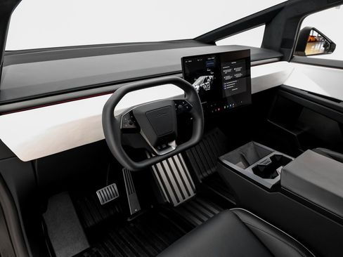 Used 2024 Tesla Cybertruck AWD Crew Cab image 5