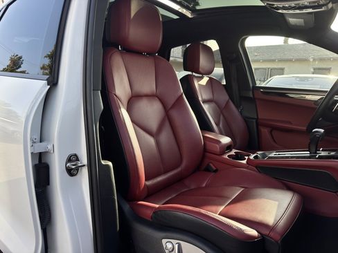 Used 2023 Porsche Macan image 31