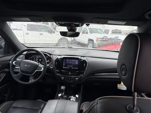 Used 2023 Chevrolet Traverse Premier w/ Redline Edition FWD image 9