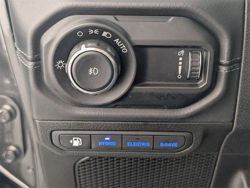 Certified 2025 Jeep Wrangler Unlimited Sahara w/ Safety Group image 13