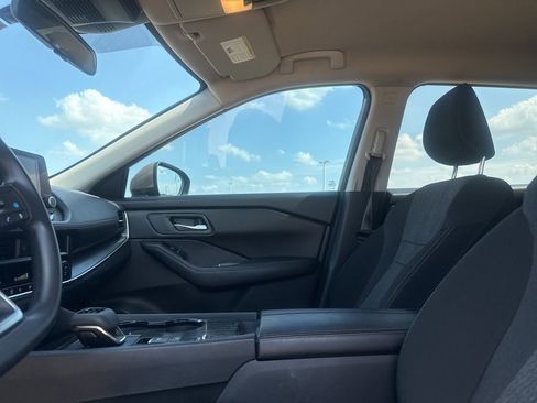 Used 2024 Nissan Rogue SV FWD image 41