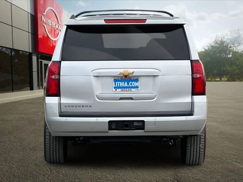 Used 2019 Chevrolet Suburban LT image 8