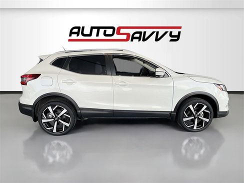 Used 2021 Nissan Rogue Sport SL w/ Premium Package image 8