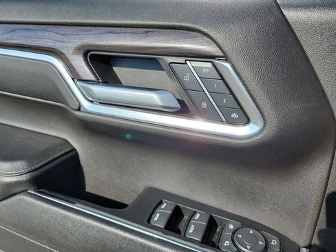 Used 2023 Chevrolet Silverado 1500 LTZ AWD/4WD image 12