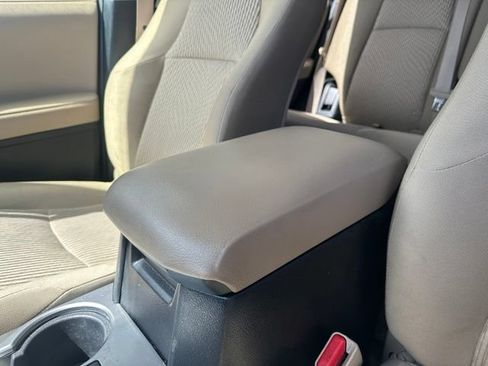 Used 2022 Toyota 4Runner SR5 AWD/4WD image 31