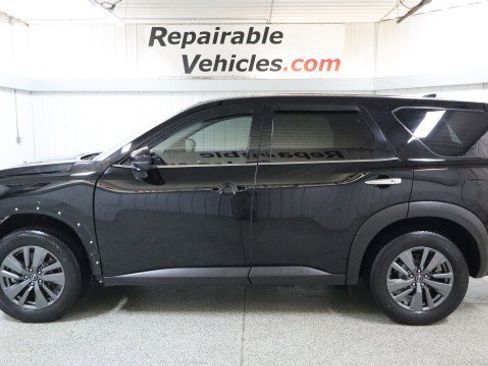 Used 2022 Nissan Pathfinder S AWD/4WD image 1